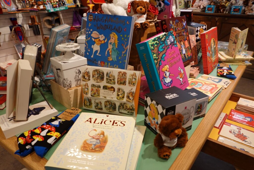 「Alice‘s　Shop」で販売されているアリスの本